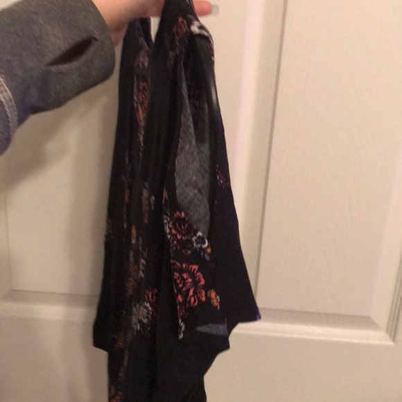 NWT Cold Shoulder Top - Picture 5 of 7